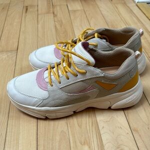 Geox sneakers size 8.5 us size 39 eu​